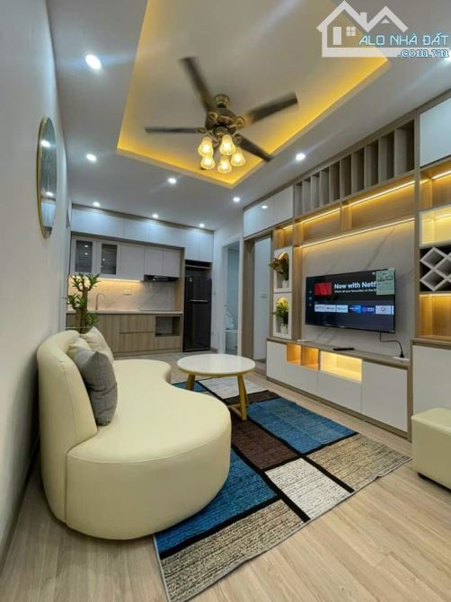 GẦN PHỐ - 8 TẦNG THANG MÁY - TỔNG 18 KHÉP KÍN FULL NỘI THẤT. DÒNG TIỀN 10%/NĂM. CÓ GÁC XÉP