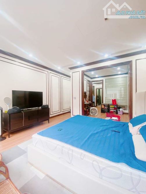 GẦN PHỐ - 8 TẦNG THANG MÁY - TỔNG 18 KHÉP KÍN FULL NỘI THẤT. DÒNG TIỀN 10%/NĂM. CÓ GÁC XÉP - 1