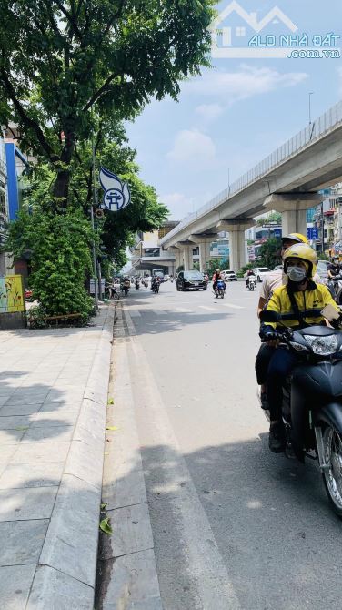 Chính chủ gia đình bán nhà mặt PHỐ TRƯỜNG CHINH 63m2 ô tô tránh vỉa hè rộng 7m 5T hơn 12Tỷ - 1