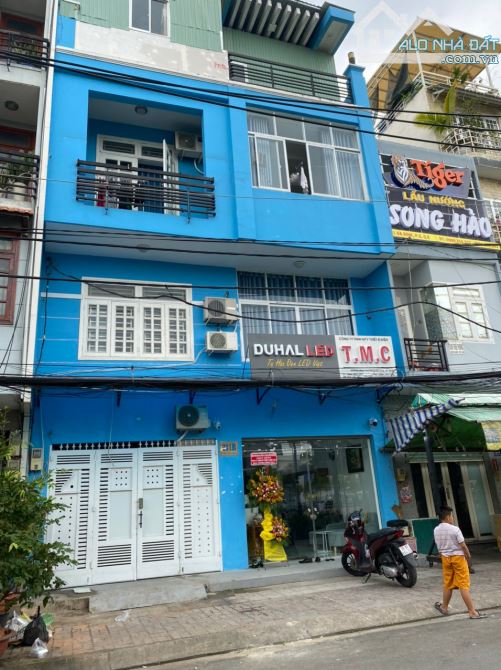 Bán gấp nhà rộng mặt tiền đường Ba Đình, P.8, Quận 8: 7.78m nở hậu 8.22m x 9.6m, 3 lầu, ST