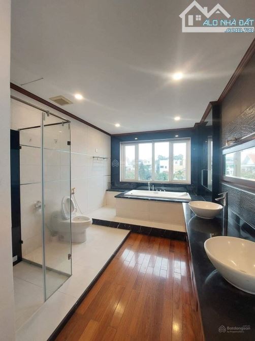 Biệt thự đơn lập VIP HIẾM TRUNG HOÀ, NHÂN CHÍNH 195m2 Mt14m YÊN TĨNH DÂN TRÍ CAO