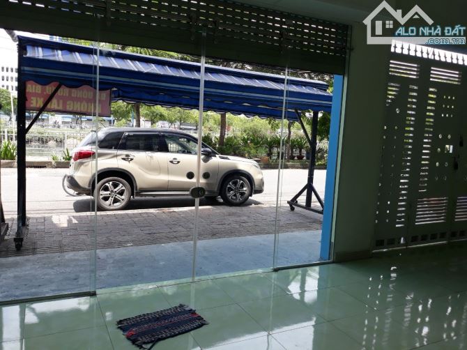 Bán gấp nhà rộng mặt tiền đường Ba Đình, P.8, Quận 8: 7.78m nở hậu 8.22m x 9.6m, 3 lầu, ST - 2