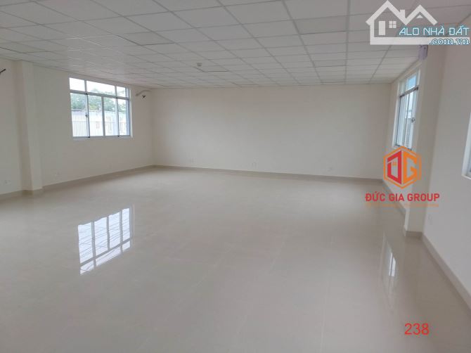 Mặt bằng 32tr/th ngang 8m mỗi sàn 80m2 tổng 400m2 sử dụng tiện làm văn phòng giá tốt - 4