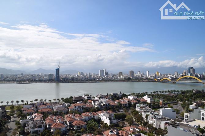 Bán góc 2PN, diện tích 69,6m2, tầng 17 view trực diện Sông Hàn, toà P2 Sun Cosmo Đà Nẵng