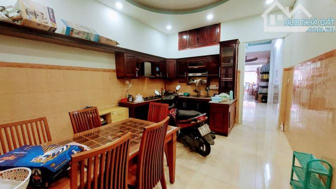 MẶT TIẾN KINH DOANH KHU CHỢ HẠNH THÔNG TÂY- GẦN 100M- 4 TẦNG- 4X24M- Ô TÔ NÉ- 9 TỶ XÍ - 3