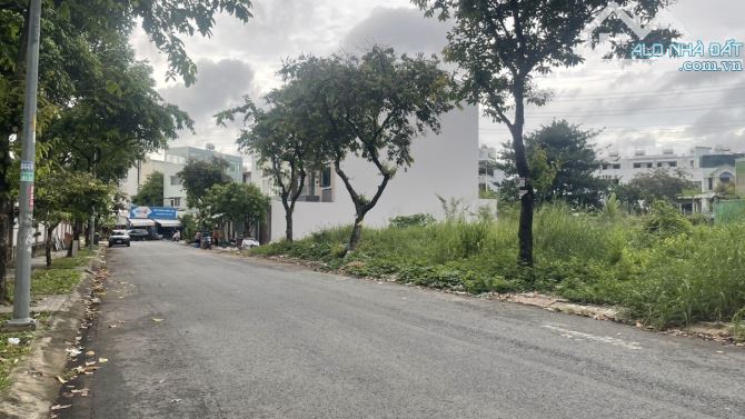 Lô Đất 10x20,5m cạnh lô Góc MT Nguyễn Quang Bật (đd trường học, CV),P.Thạnh Mỹ Lợi,Q2_24Ty
