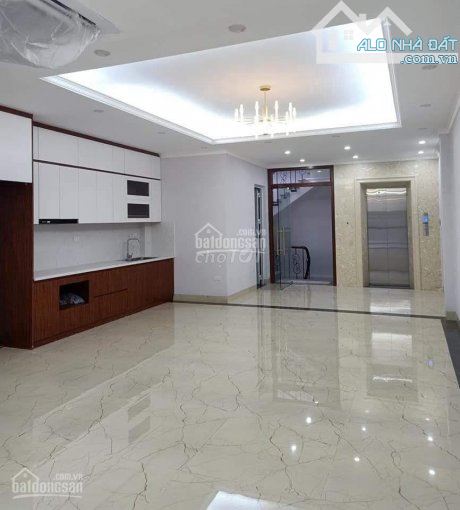 Cho thuê nhà phân lô tại Trung Kính Lớn. DT: 80m2 * 5 tầng. MT: 5m. Giá: 33 triệu - 3