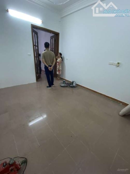 Cho thuê nhà 45m2 xây 5 tầng tại ngõ 234 đường Hoàng Quốc Việt - 2