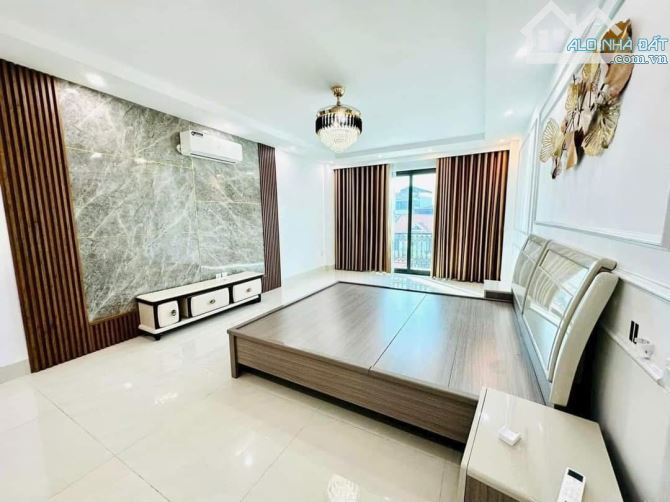 BÁN GẤP NHÀ ĐẸP NGÔ GIA TỰ 55M x 6T THANG MÁY FULL NỘI THẤT, GARA ÔTÔ, KINH DOANH. 8.5 TỶ - 4