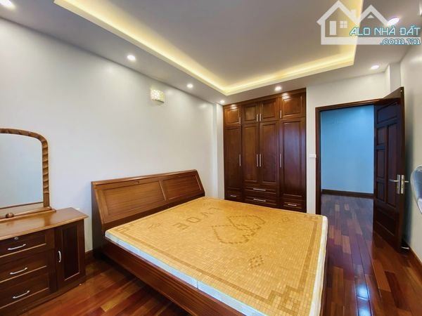Bán nhà ngõ 207 Trương Định 41m2 mặt tiền 6,1m 5 tầng, 8 phòng ngủ, kinh doanh, Giá 6,8 tỷ - 4