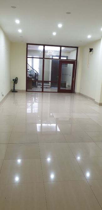 Cho thuê nhà liền kề trong dự án, nhà 1 mặt phố, 1 mặt nội khu, giá 25 triệu/ tháng