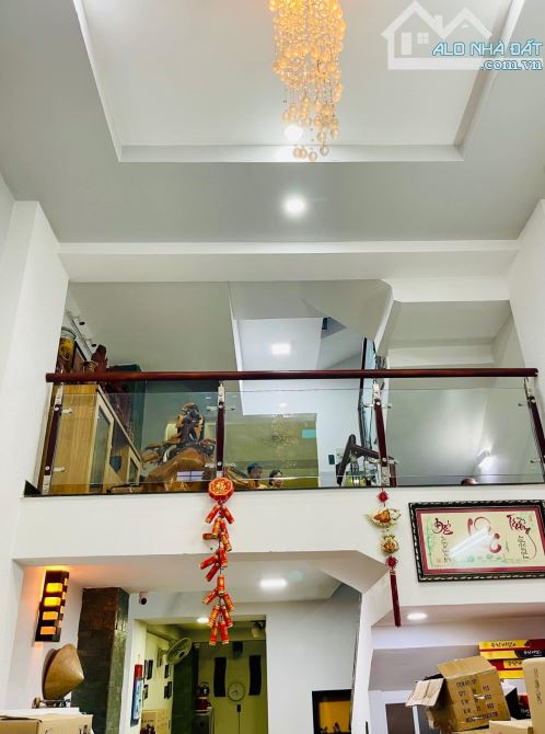 Nhà Cách Mạng Tháng 8, 5 tầng, xe hơi vào nhà, gần công viên Lê Thị Riêng - 1