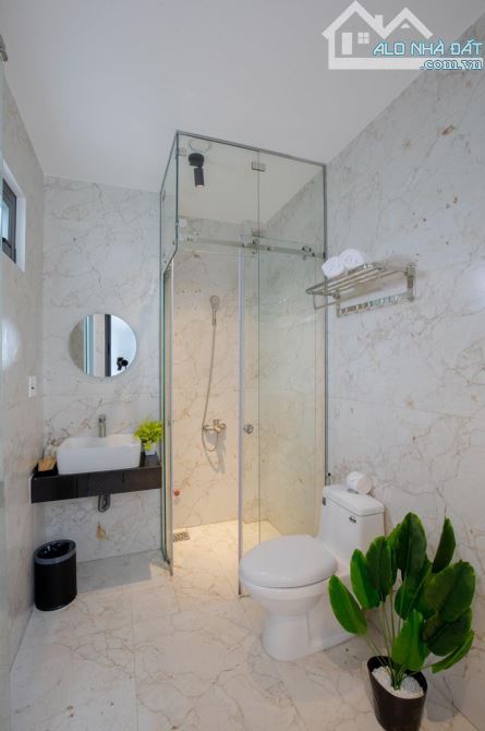 Bán khách sạn mới hầm 7 tầng mặt tiền khu D - XVNT - 6.3x17m - HDT thật 125tr/th (5%/năm) - 3
