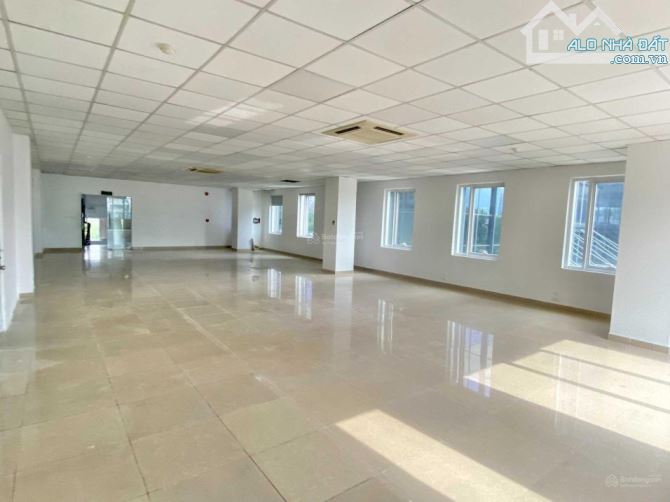 Cho thuê mặt bằng văn phòng làm việc, showroom ở đường Láng, giá tốt - 5