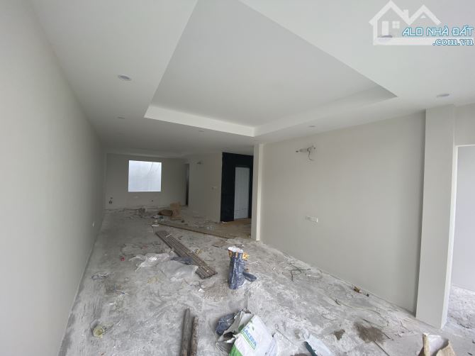 Cho thuê nhà 108 Nguyễn Trãi, phố Cự Lộc,  Nhà mới tinh, DT 100m2, 6 tầng, MT 6m, - 6