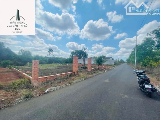 Đất Đá Bạc gần Ngã 6 , Phủ Hồng - Khu Dân Cư, Sau Đất giáp Suối.
