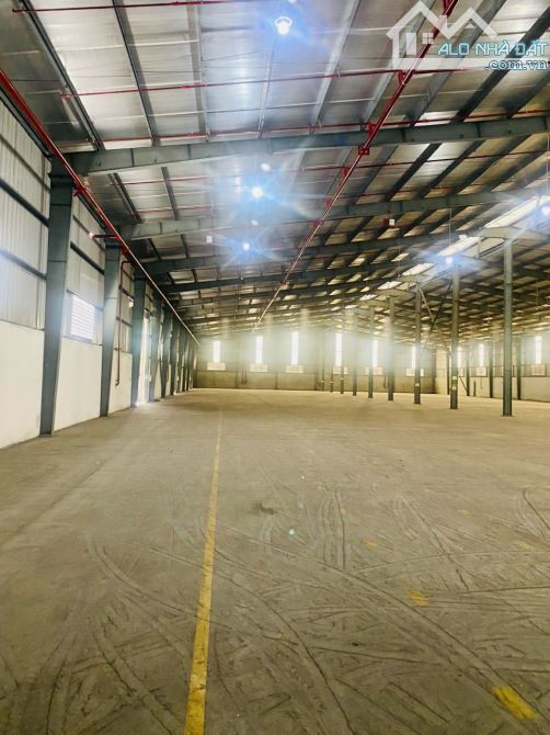 Cho thuê 5700m2 nhà xưởng có PCCC - 5