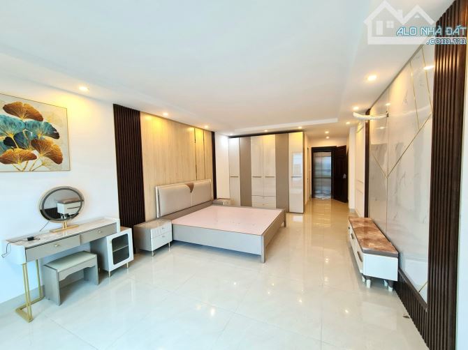Nhà mới Ngô Gia Tự 52m2-7 tầng thang máy full đồ cần bán đường trải nhựa