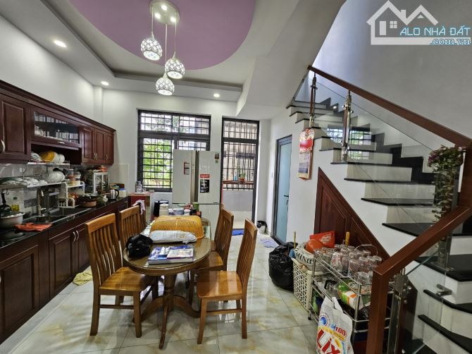 Nhà mặt tiền kinh doanh đường ĐT 743A gần ngã tư Bình Thung, 702 Dĩ An - 2