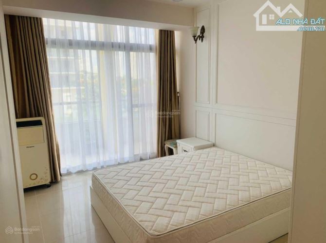 Cần cho  thuê căn hộ Garden Court , Phú Mỹ Hưng, Q7, dt:150m2 , 3PN, ban công dài