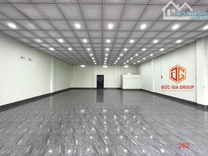 Mặt bằng kinh doanh gần Bitis Phạm Văn Thuận ngang 9,5m giá 70tr/th vị trí đẹp tự do setup