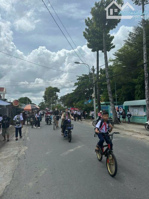 Cần bán đất mặt tiền nhựa 1/ Lưu Bình Hương vô 50m đối diện trường tiểu học xã Tân Thông H