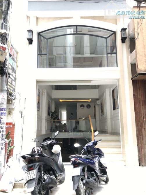 Ban nhà HXH, đường NGUYỄN THỊ THẬP. Q.7 . Dt: 5m x 20m. Giá 9.9 tỷ.