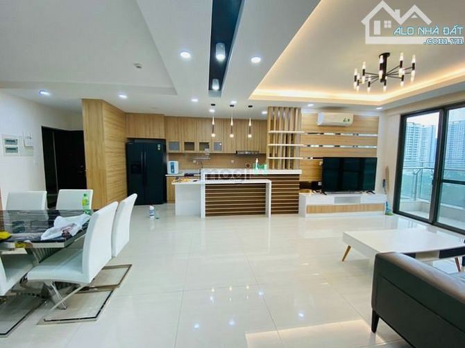 Cần cho  thuê căn hộ Garden Court , Phú Mỹ Hưng, Q7, dt:150m2 , 3PN, ban công dài - 1