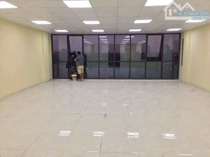 Văn Phòng DT 30m2 Tại Phố NGUYỄN TRÃI - NGÃ TƯ SỞ Gía Rẻ CHỈ 4.8 TR/THÁNG - 2