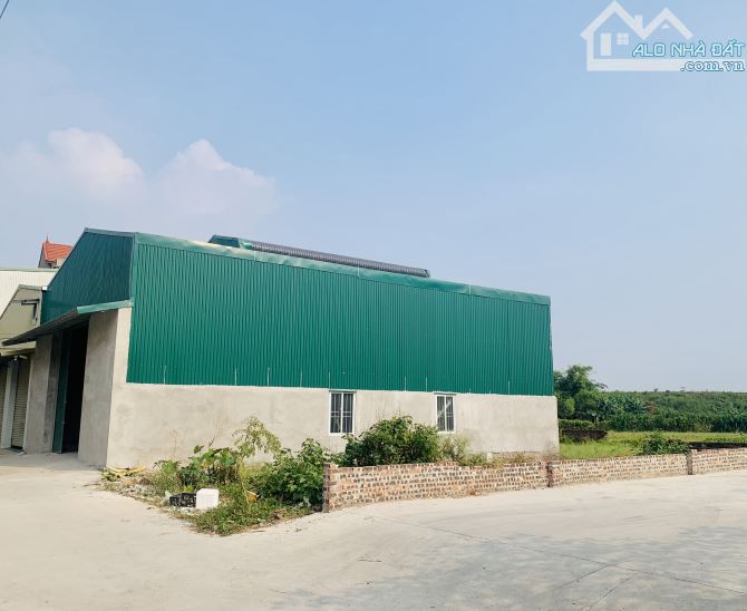 Cho thuê 250m2 dựng mới gần cầu Nhật Tân