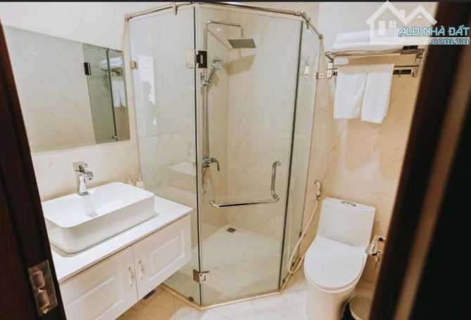 Cần tiền đầu tư nên bán gấp khách sạn 3 sao tại thành phố Hạ Long- Quảng Ninh 517m2x8T - 12