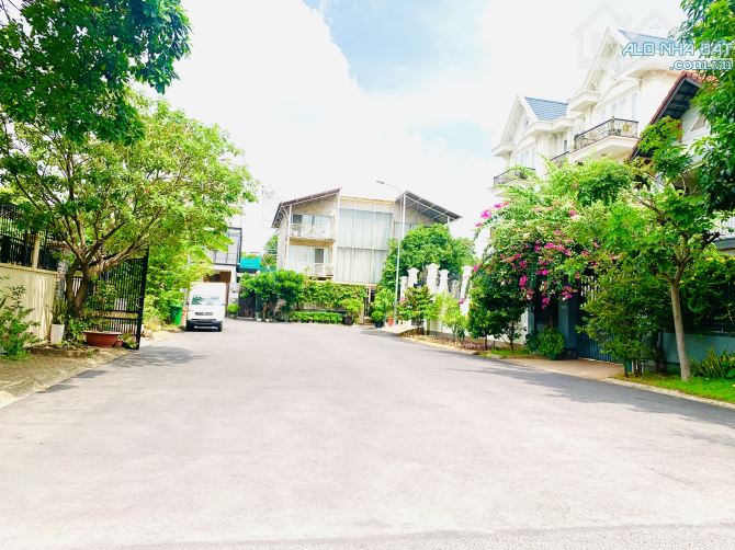 Bán Đất Biệt Thự Khu Compound Eden 118 Nguyễn Văn Hưởng,P Thảo Điền,Q2 DT:208m2(10mX21m) - 3