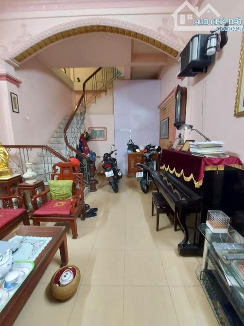 BÁN NHÀ ĐẸP 5TẦNG, 63M2 - NGUYỄN VĂN HUYÊN - TRUNG TÂM QUẬN CẦU GIẤY - MẶT NGÕ ĐẸP HƠN PHỐ - 2