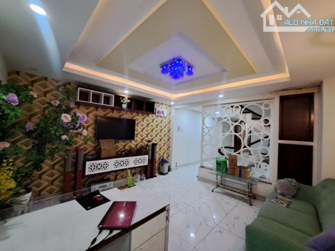 Nhà Mặt kinh doanh, Tân Bình, Vip Bàu Cát, Nhà 5 tầng 80m2, Giá rẻ. - 1