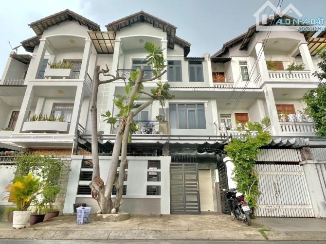 Cho thuê Villa Đường Nguyễn Hoàng An Phú Quận_2 Trệt Trống suốt 3 lầu