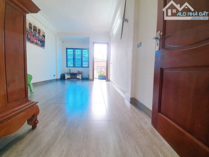 Mặt phố đẹp lung linh, nhà mới xây, nở hậu, vị trí đỉnh nhất phố , kinh doanh năm bờ oăn ! - 1
