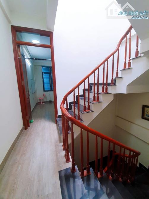 Mặt phố đẹp lung linh, nhà mới xây, nở hậu, vị trí đỉnh nhất phố , kinh doanh năm bờ oăn ! - 4
