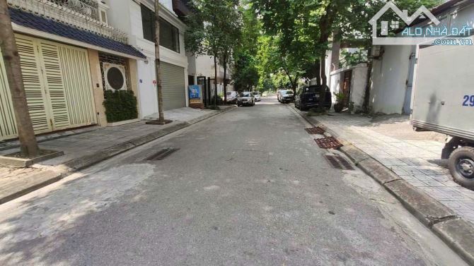 BÁN NHÀ - VIỆT HƯNG - LONG BIÊN - GIÁ TỐT ĐẦU TƯ GIỮ TIỀN LÀM VĂN PHÒNG