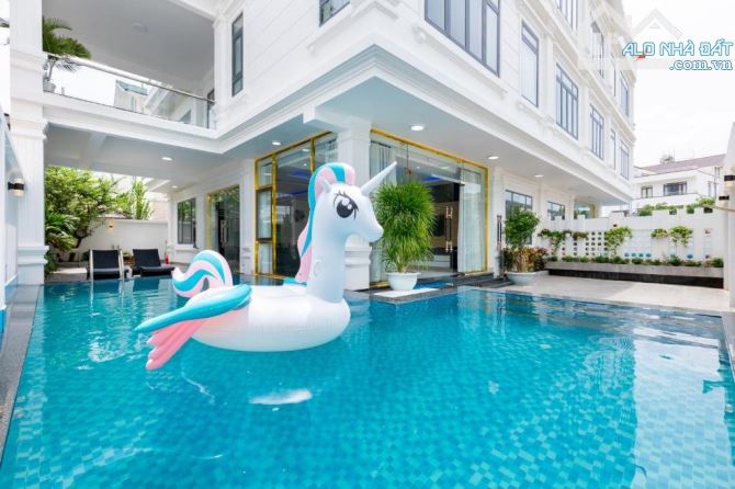 68 tỷ sở hữu biệt thự 14x27 mới vô ở liền đường Xuân Thủy. K/c: Hầm - 3 tầng có hồ bơi