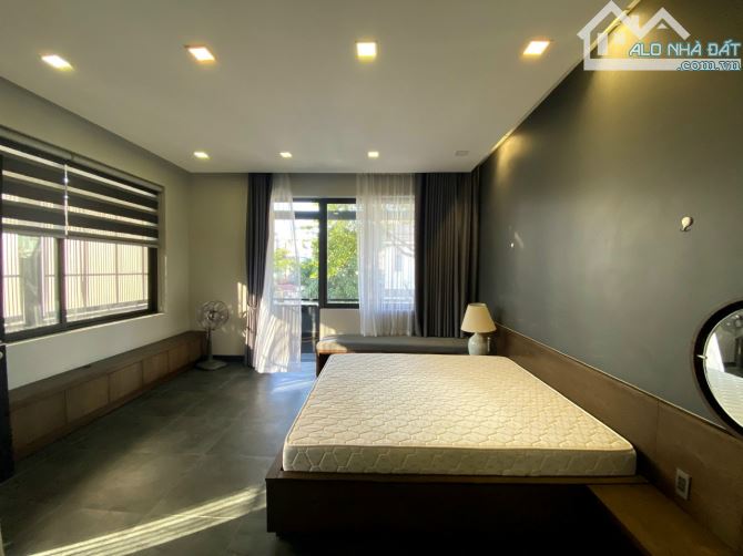 Bán Villa - Biệt Thự Đẹp 3 tầng 2 mặt tiền Khu biển Mỹ Khê - 252m2 Cách biển 400m - 10