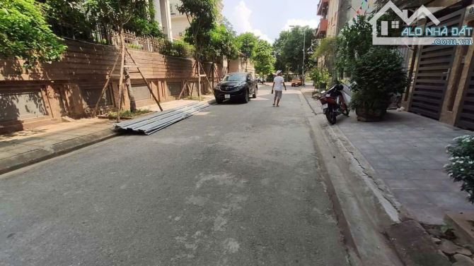 BÁN NHÀ - VIỆT HƯNG - LONG BIÊN - GIÁ TỐT ĐẦU TƯ GIỮ TIỀN LÀM VĂN PHÒNG - 1