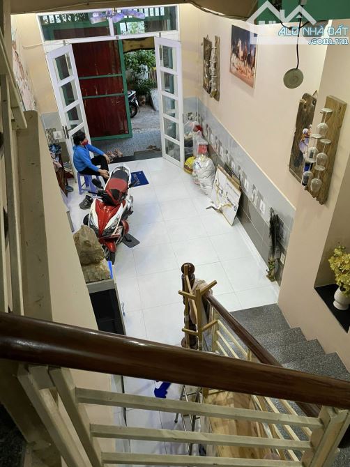 Kẹt tiền chị Hoa gởi bán gấp nhà đẹp lạ có 1 không 2, gần CV Lê Thị Riêng, 43m2, - 1