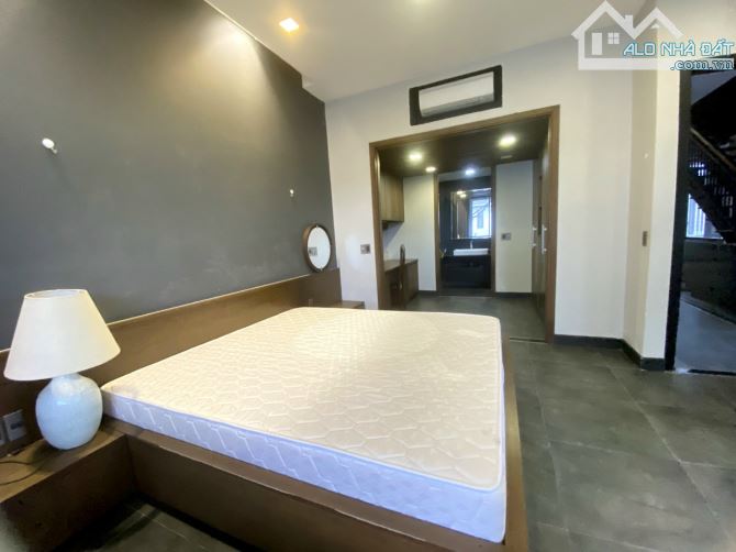 Bán Villa - Biệt Thự Đẹp 3 tầng 2 mặt tiền Khu biển Mỹ Khê - 252m2 Cách biển 400m - 12