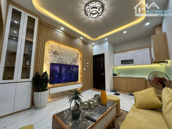 4 TẦNG - MẶT PHỐ KIM NGƯU - VỊ TRÍ ĐẸP NHẤT PHỐ - KINH DOANH SẦM UẤT - 2
