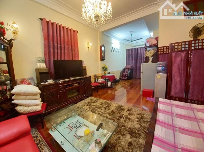 Bán Nhà Gara Ô tô – Dân trí cao DT 62m2 x5T - 10.5 tỷ -KĐT Định Công rợp bóng cây xanh . - 2
