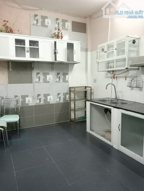 Kẹt tiền chị Hoa gởi bán gấp nhà đẹp lạ có 1 không 2, gần CV Lê Thị Riêng, 43m2, - 3