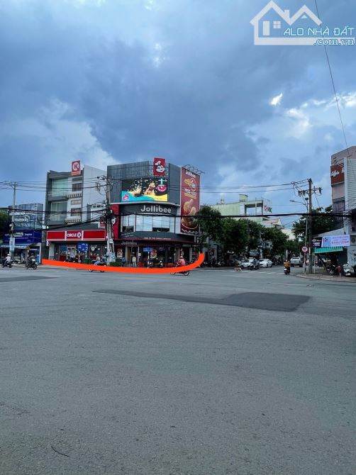 Bán nhà căn góc 2 mặt tiền 30/4 và Trần Ngọc Quế, DT: 18.9m x 16m