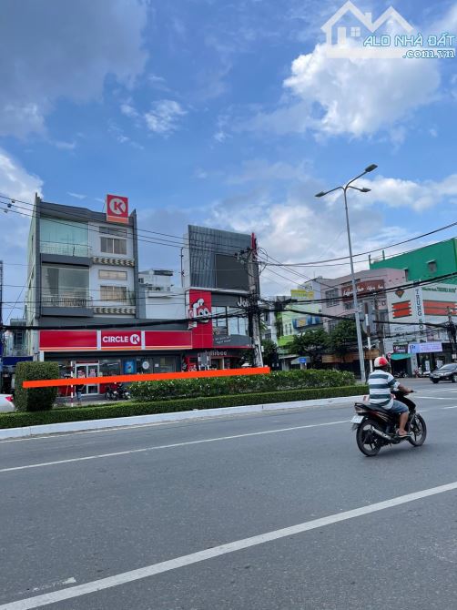 Bán nhà căn góc 2 mặt tiền 30/4 và Trần Ngọc Quế, DT: 18.9m x 16m - 2