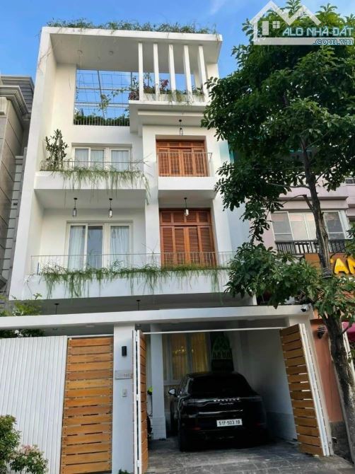 Ngộp Bank! Bán gấp biệt thự Nguyễn Văn Trỗi P1 Tân Bình DT: 10x22m 4 Tầng Thang Máy 29 Tỷ