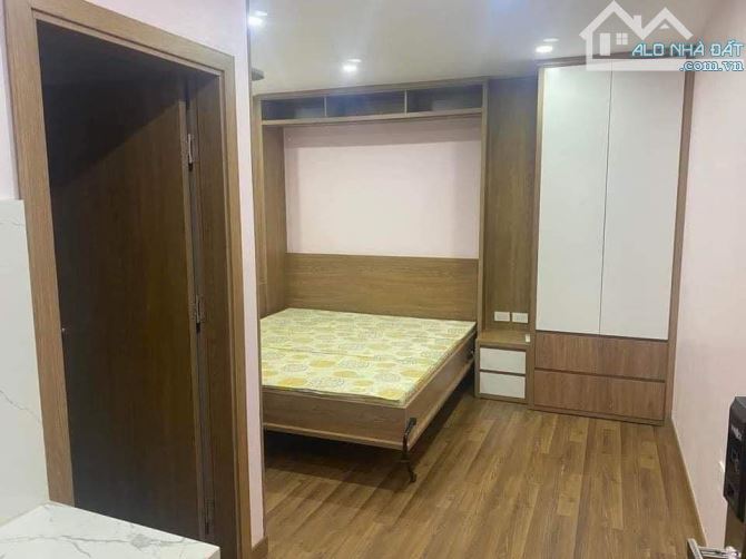 VIP NHÀ LÔ GÓC HUỲNH THÚC KHÁNG VỈA HÈ KHỦNG- DT 100M2- 8 TẦNG KINH DOANH - 20 PHÒNG - 3